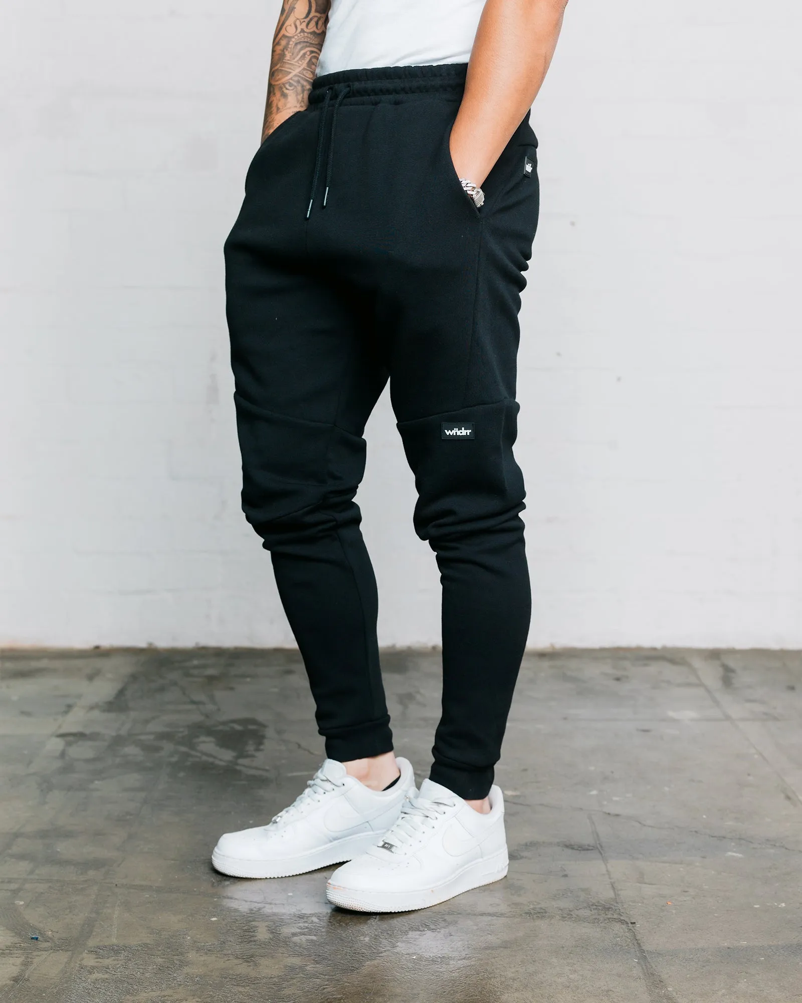 HOXTON V2 TECH TRACKPANT - BLACK